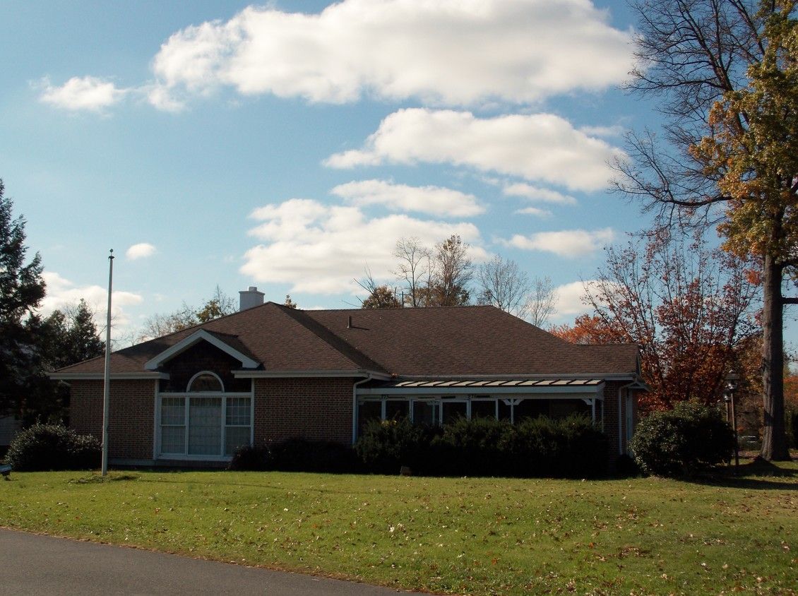 275 Yardley Ave, Levittown, PA 19054